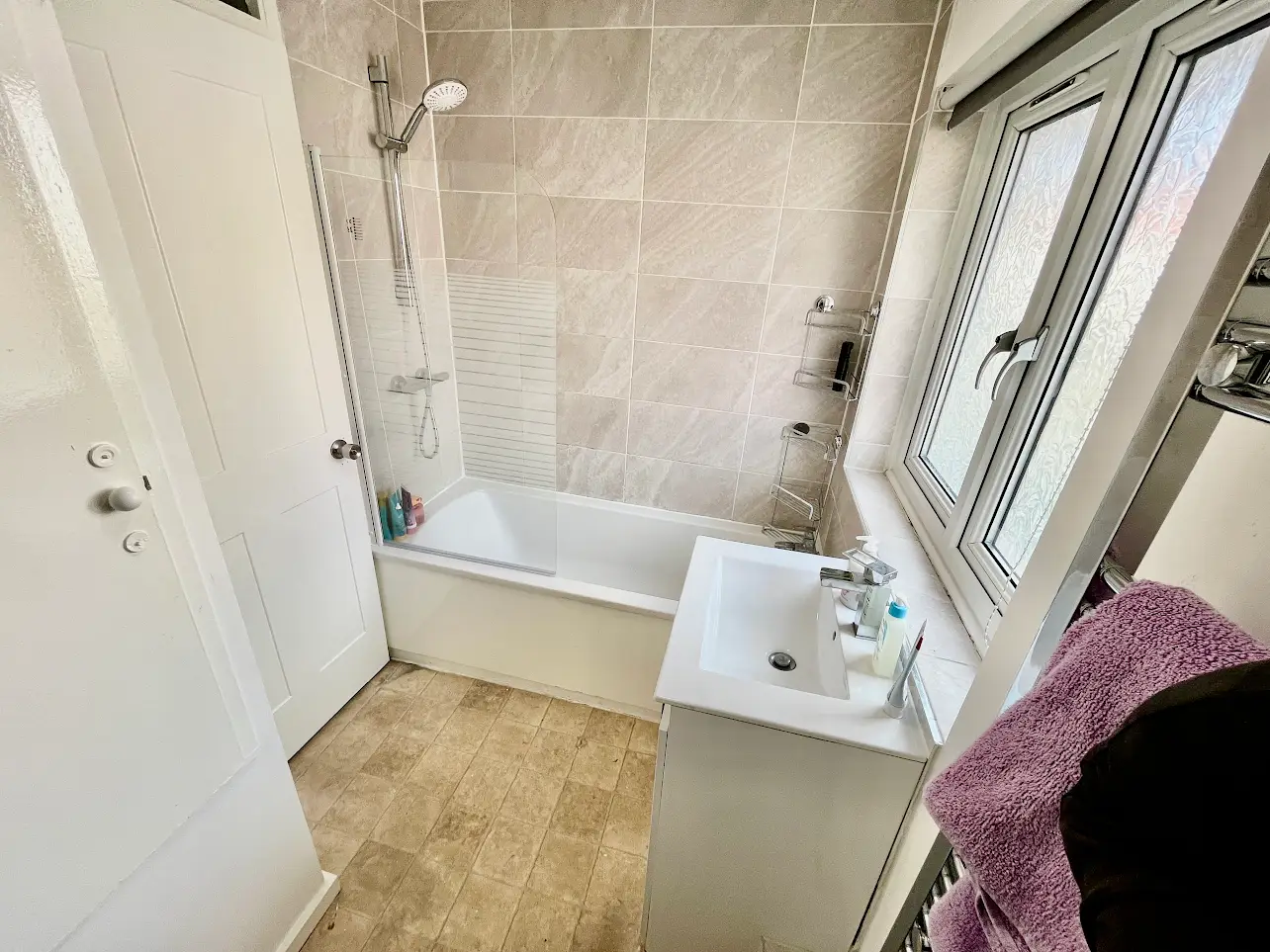 Double and single room close to Kennington